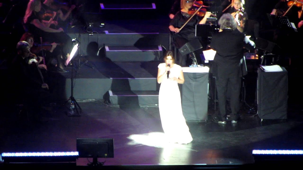 Julie Zenatti -- La Monture (Notre Dame de Paris Le Concert, 08.03.2013, Moscow, Russia)