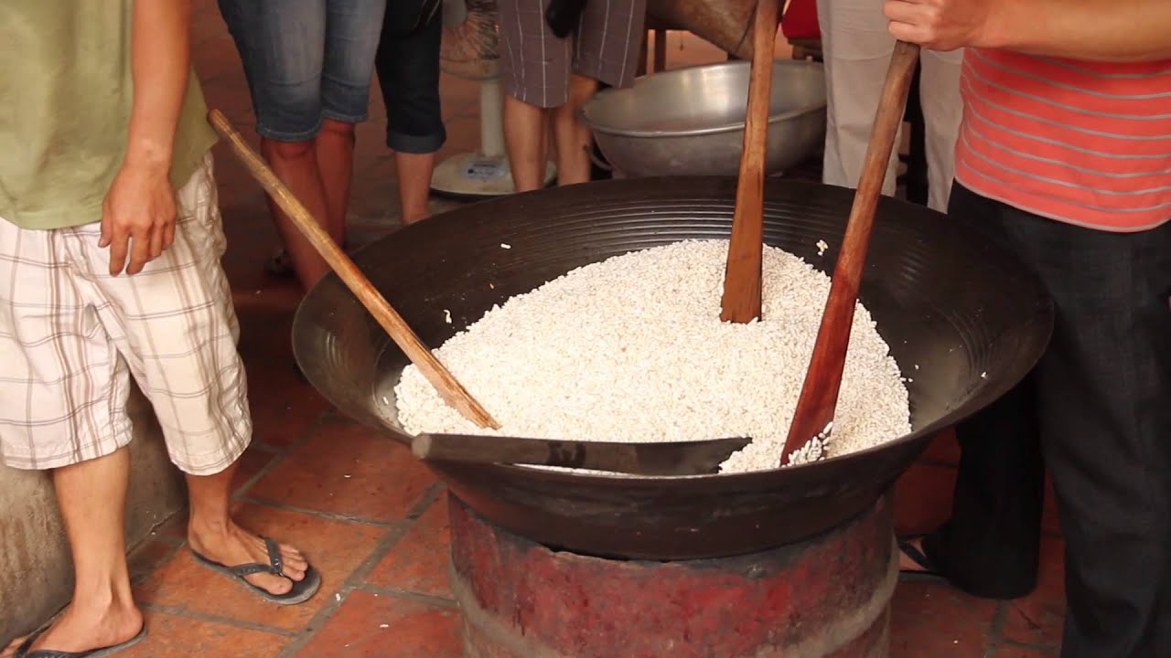 A visit to the Vietnamese Sweets Factory
