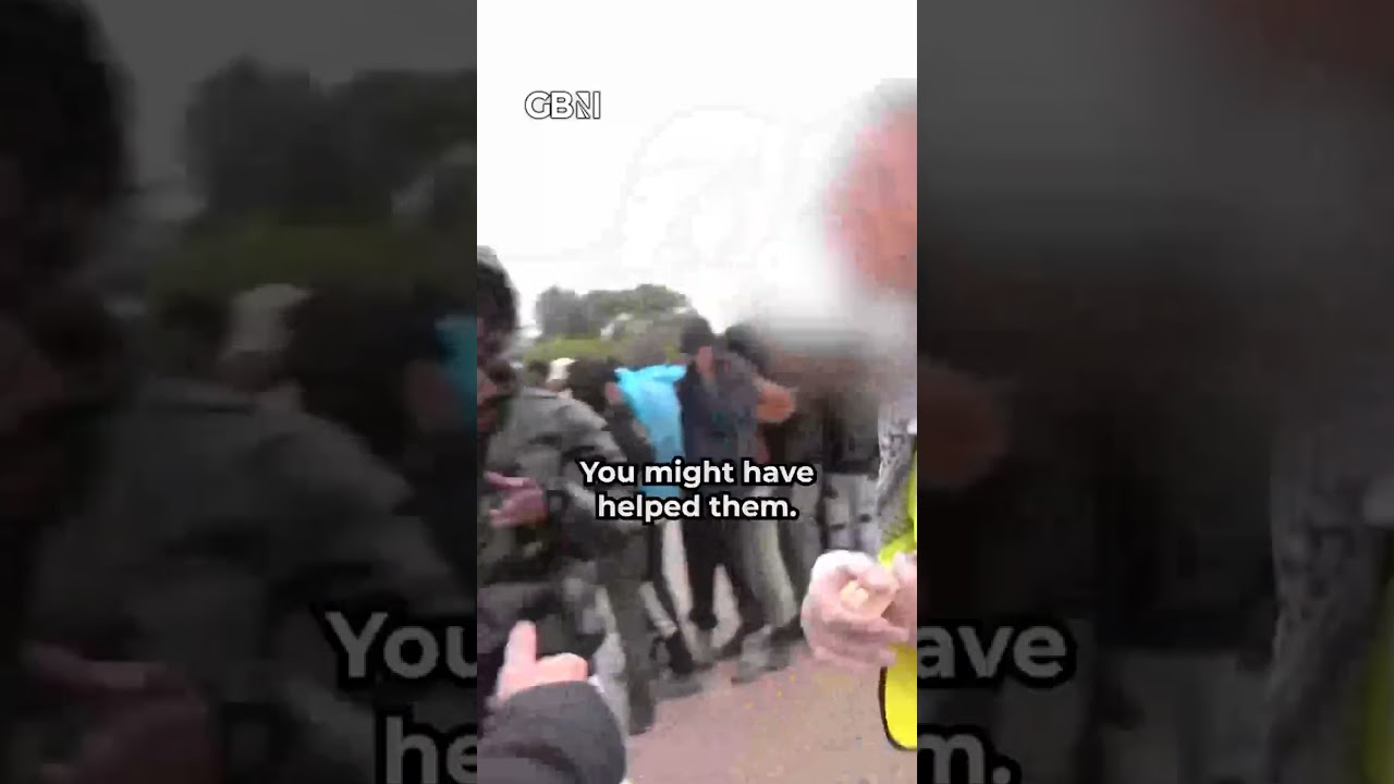 Патрик Кристис подвергся нападению мигрантов в ужасающей засаде в Кале, съемочная группа GB News ...