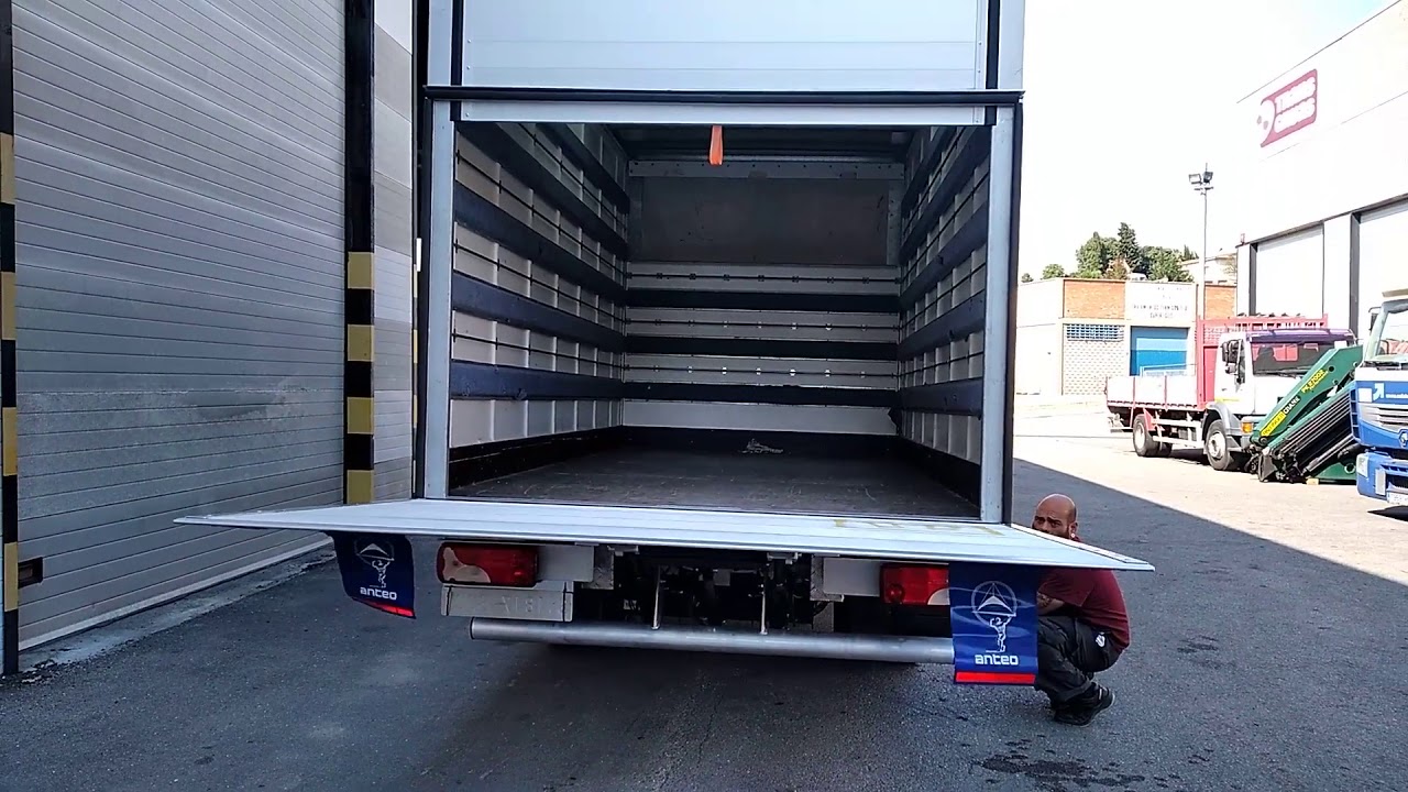 Plataforma elevadora de carga - Tail lift ANTEO F3CL 076 - 750 Kg. (www.transgruas.com)