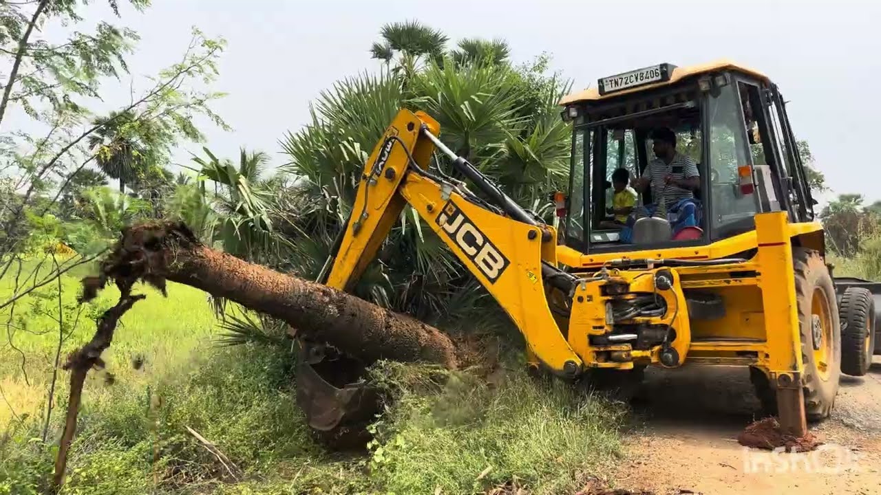 JCB 3DX Track 407 Struck in fully mud place pulling by jcb 3dx 