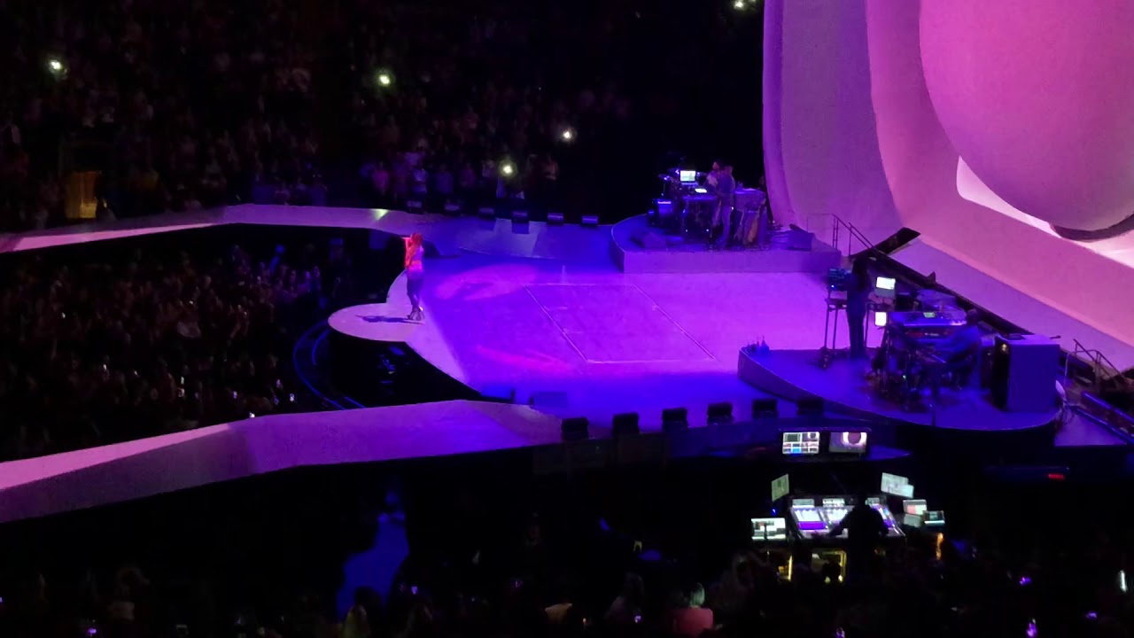Ariana Grande - Love Me Harder / Breathin (Live) in Toronto - April 3 2019