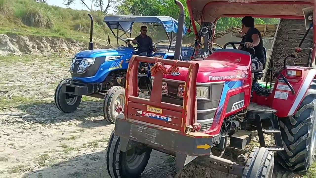 न्यू #mahindra अर्जुन tractor से sonalika ट्रैक्टर 🚜 पर मिट्टी loading करते हुए 🚜