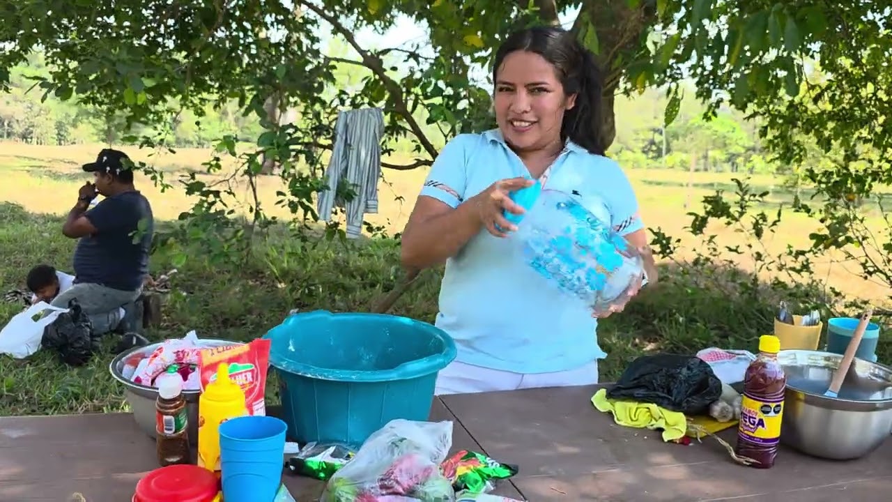 🔴Yaki Cocina Mientras Que Su Novio Trabaja Fuerte en el Terreno😱🤯