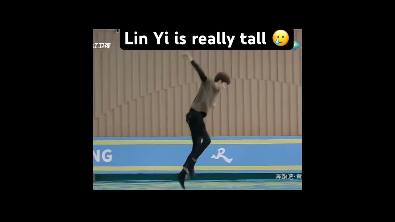 Lin Yi is really tall. Look at him when he fell into the pool 🤣#chinese