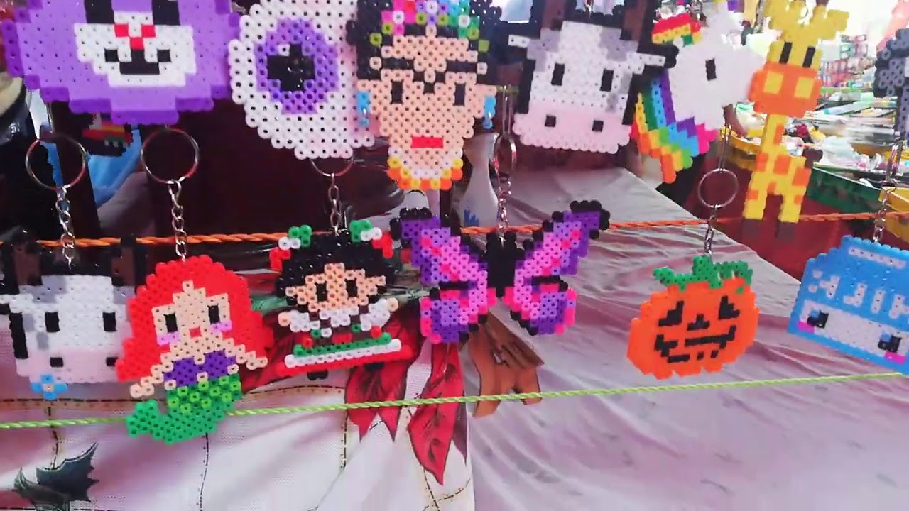 VENDO mis LLAVEROS en el TIANGUIS, PIXEL MAI, pixel art, perler beads| Mariana Mai