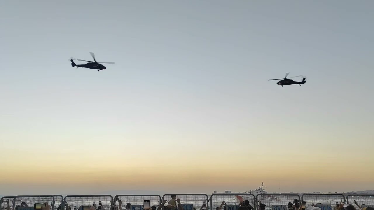 Zeybek Oynayan Helikopterler / Jandarma Çelik Kanat / Dancing Helicopters