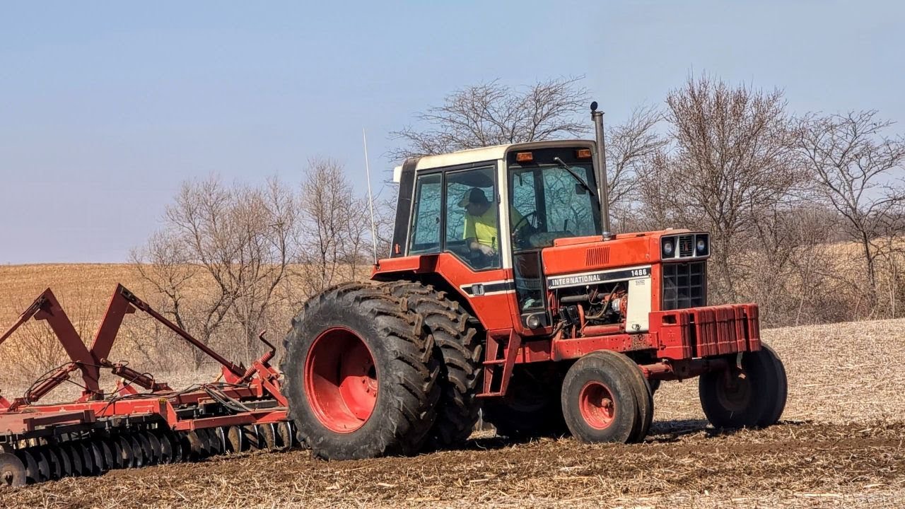 INTERNATIONAL HARVESTER 1486 Pulling 26ft Disc