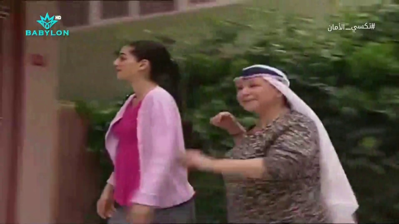 ام حميد تشمر روحه تحت سيارة رجال انعجبت بيه - 