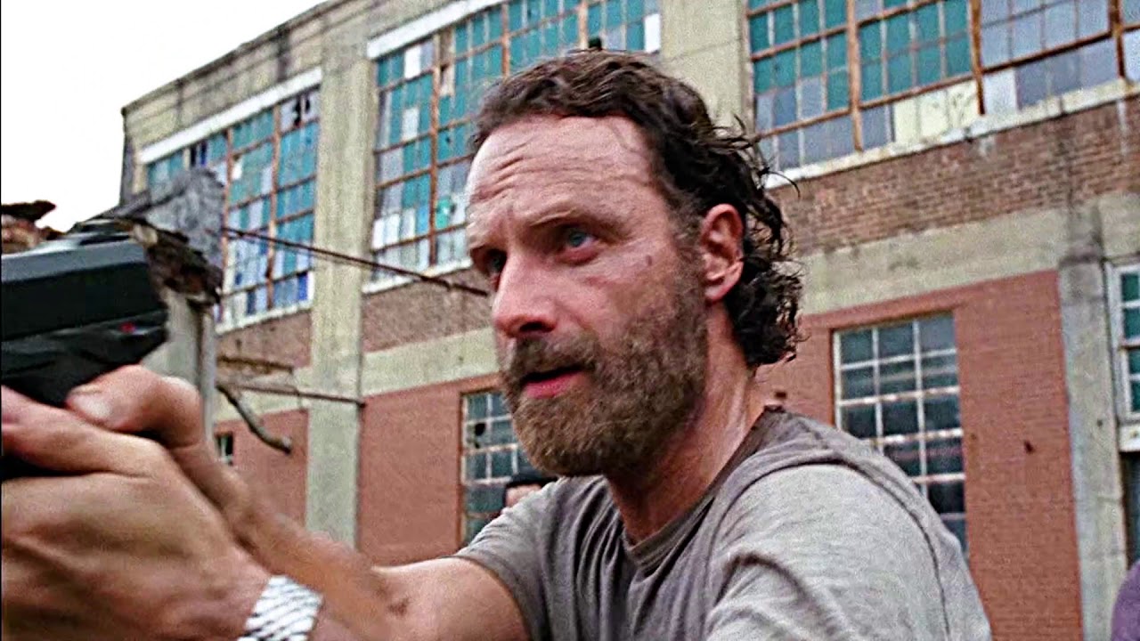 TWD - S5E7 Rick negotiates with the police officers