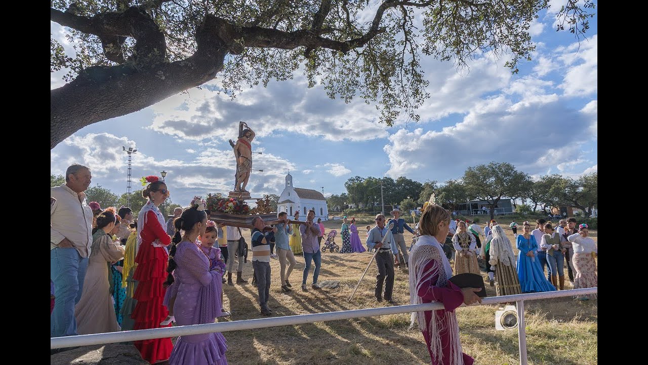 ROMERÍA 2025 PROCESIÓN ROMERA CASETA ER QUEJIO CANTAN HERMANOS PONCE
