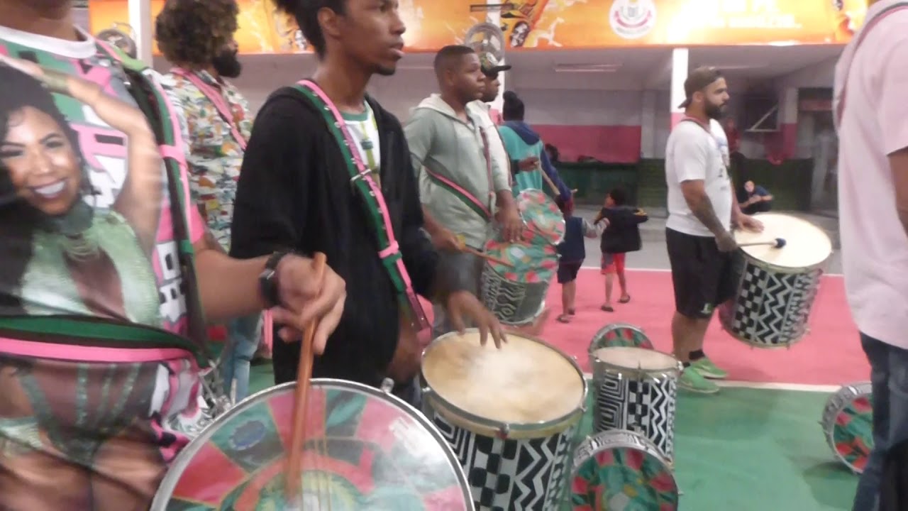 Mangueira Carnaval 2020 Bateria da Mangueira esquentando para o ensaio 190806