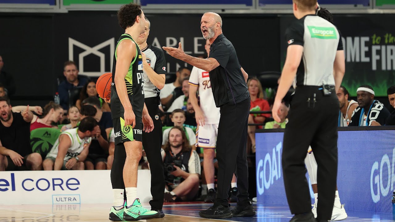 Матч Сидней против Юго-Восточного Мельбурна: подробности инцидента и реакция тренеров.