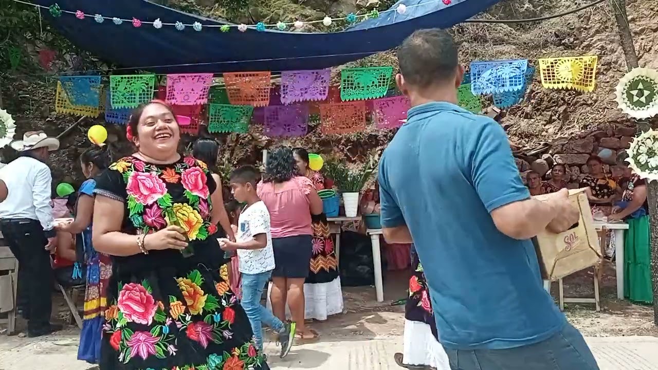 tirada  de regalos  con la familia Pablo de Álvarez  aquí en Guevea  de Humboldt