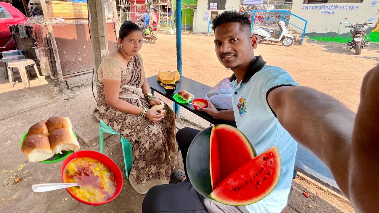वहिनी सोबत घरच्या सामानाची खरेदी कराय फिरलो म्हसल्याचा बाजार । कलिंगड घेतलाय आणि फेमर लगडा खाल्ला 😋