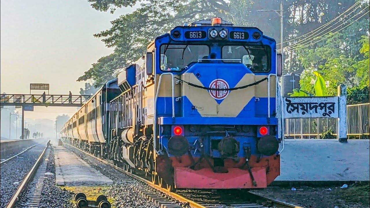 ৬৬১৩ লোকোমোটিভ নিয়ে ৭৪৭ সীমান্ত এক্সপ্রেস...