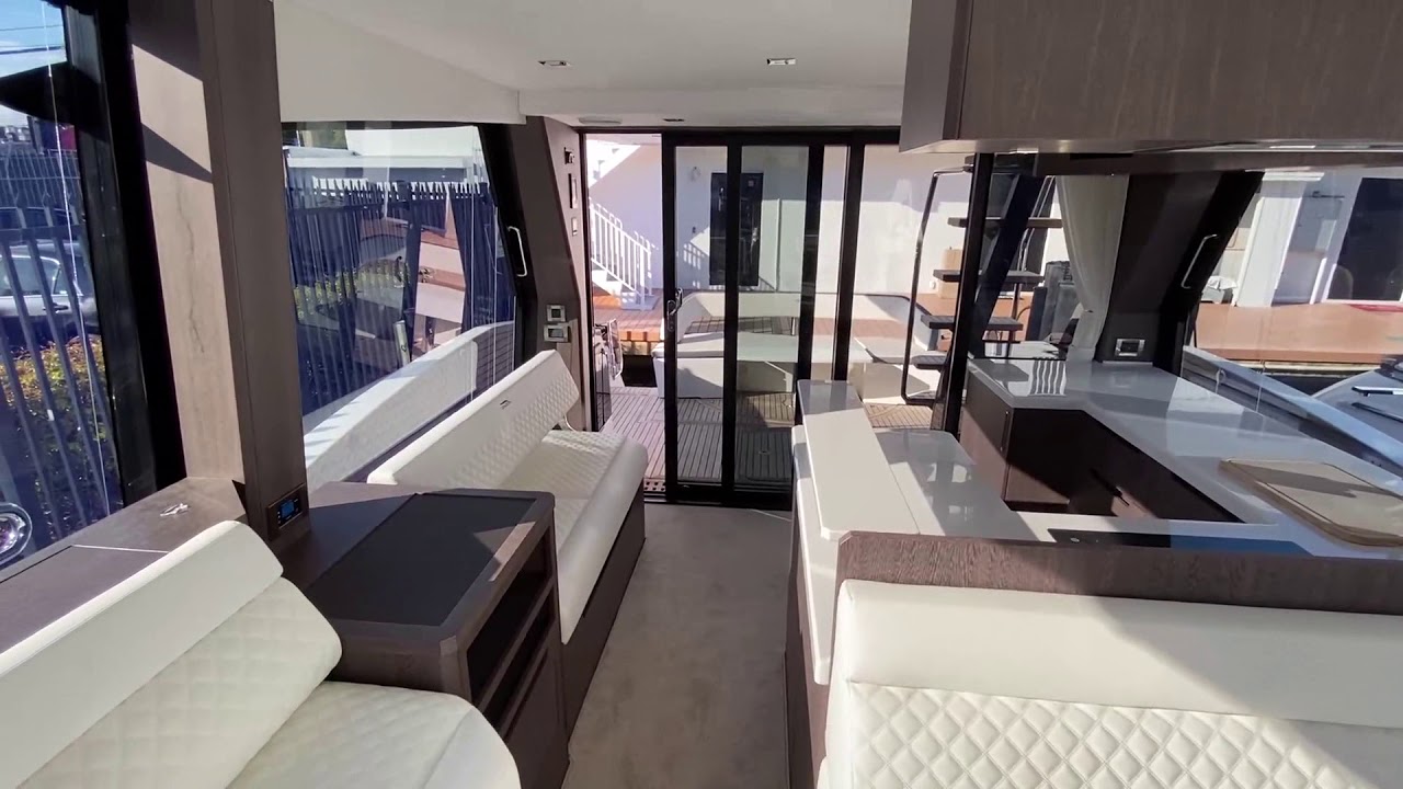 Поменяли бы квартиру на яхту? Катер за миллион $ долларов/ Galeon 500 boat