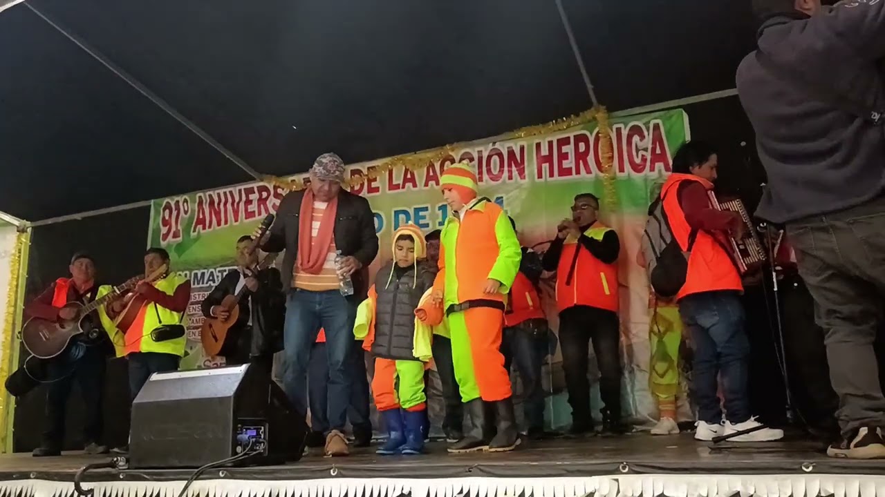 JHEYSON MEZA E HIJOS CANTANDO LA ROSA BLANCA, HERENCIA DEL GRAN COMUNERO DE LOS ANDES