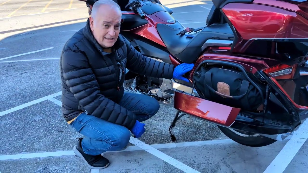 Tutorial sustitución batería Goldwing 2018-2021@AlfRiderWorld