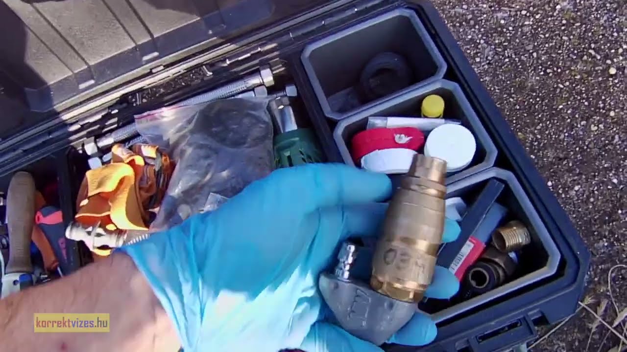 Csatorna dugulás, fa gyökérzete a szennyvíz alapvezetékben