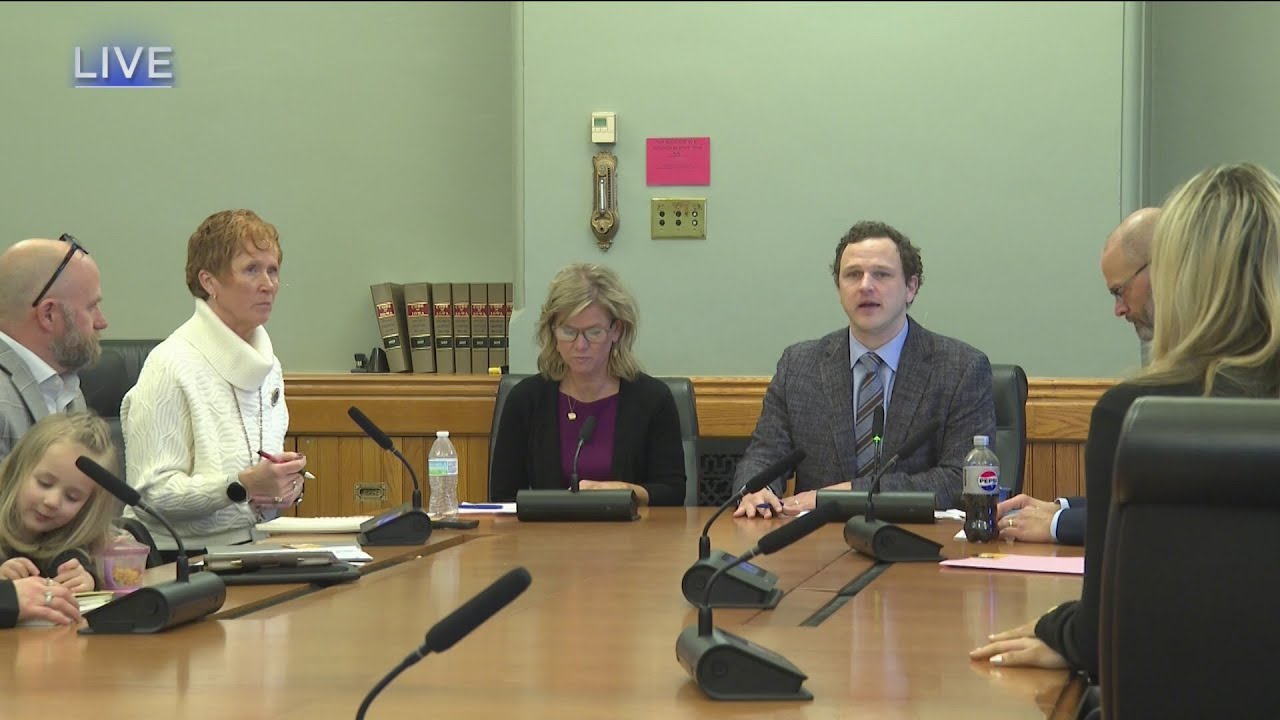 Iowa subcommittee advances bill to fund pediatric cancer research