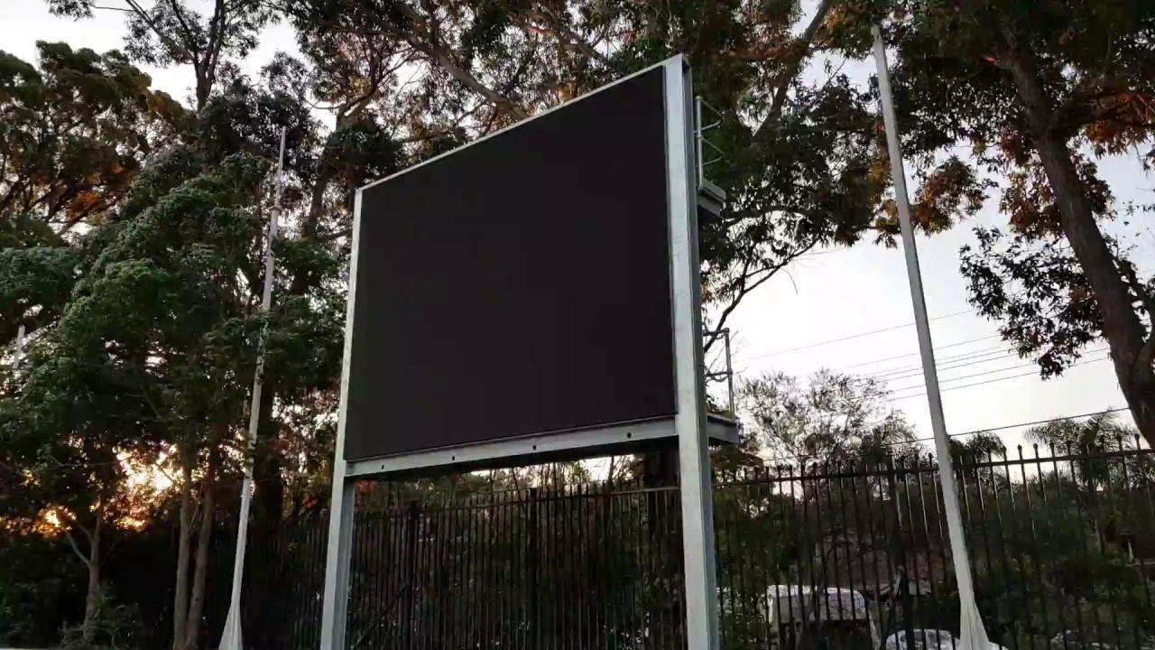LED 