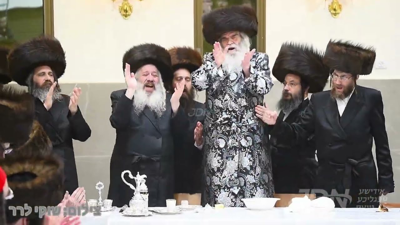 פורים אין חצר הקודש קרעטשניף ירושלים