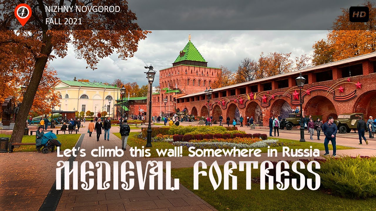 Autumn walk around the medieval fortress / Nizhny Novgorod Kremlin