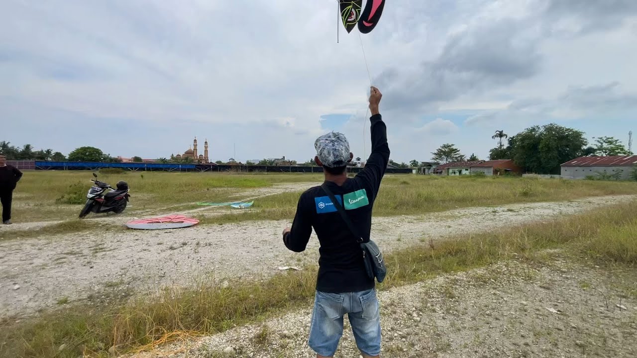 Banyak insiden saat bermain layangan 