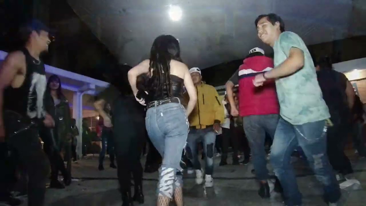 AJALE JALEA YULIS LA COKETA DEL ROCK UN ESTILO DIFERENTE CONQUISTANDO PISTA EL FRONTO EL PUENTE...