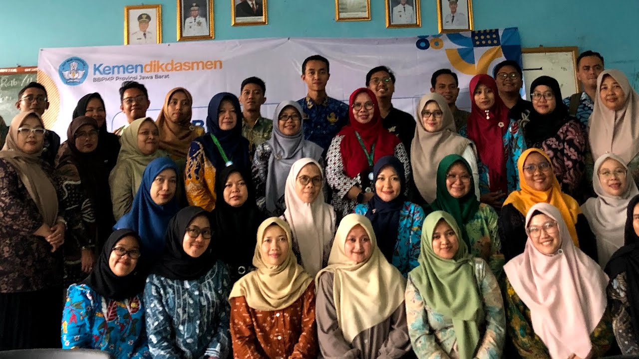Bimbingan Teknis Digitalisasi Pembelajaran di SMPN 2 Banjaran
