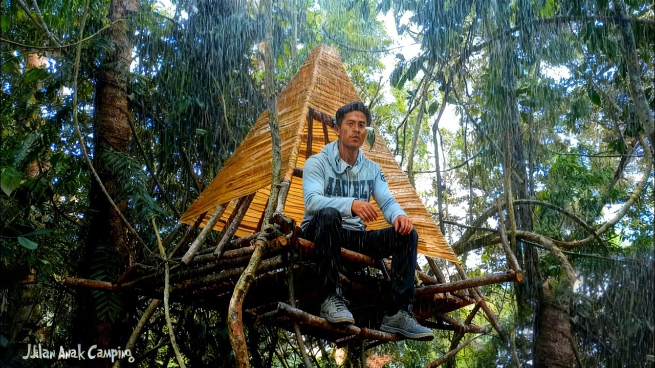 CAMPING HUJAN DERAS - MEMBANGUN SHELTER GANTUNG YANG EXTREME DALAM HUTAN