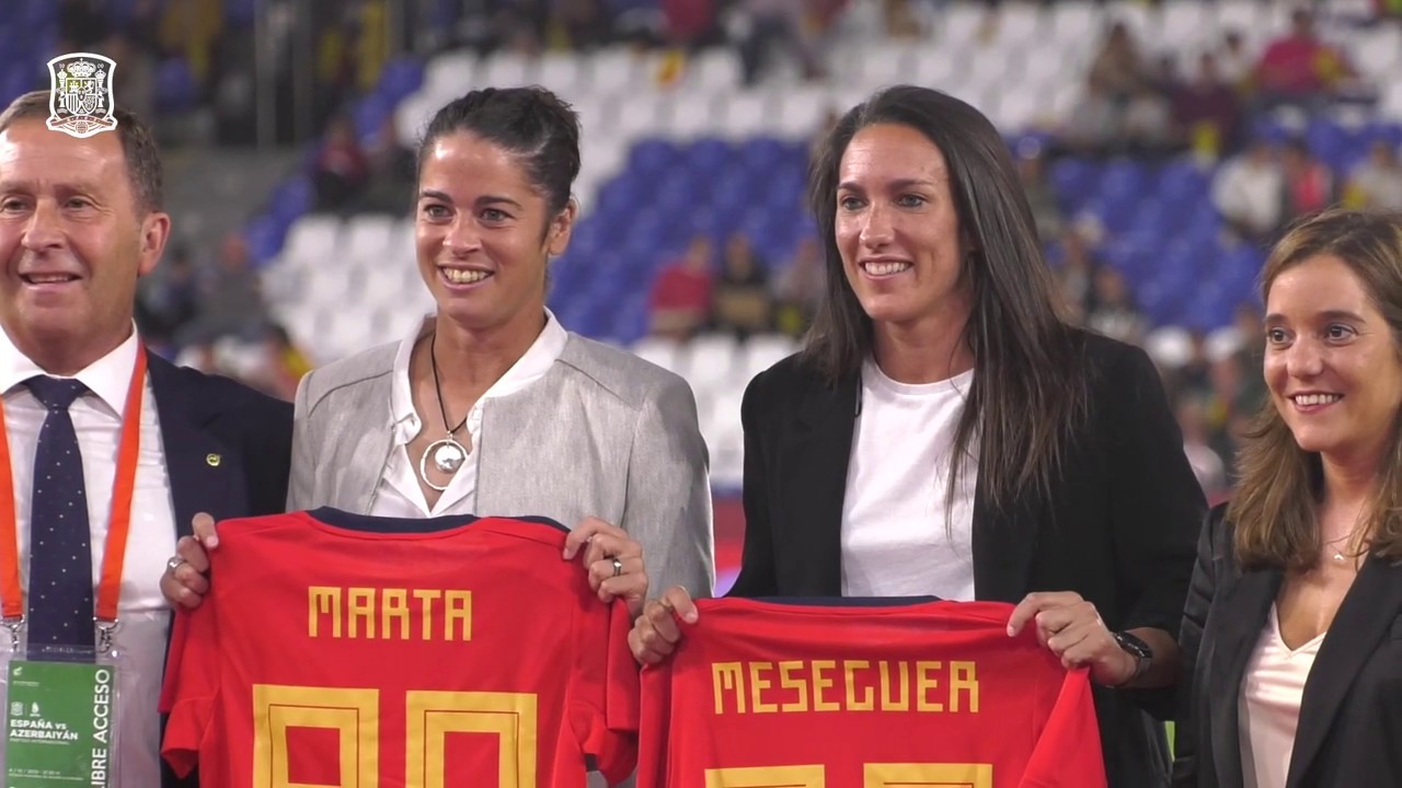 DESDE DENTRO | As&iacute; fue el homenaje del f&uacute;tbol espa&ntilde;ol en Riazor a Marta Torrej&oacute;n y Silvia Meseguer