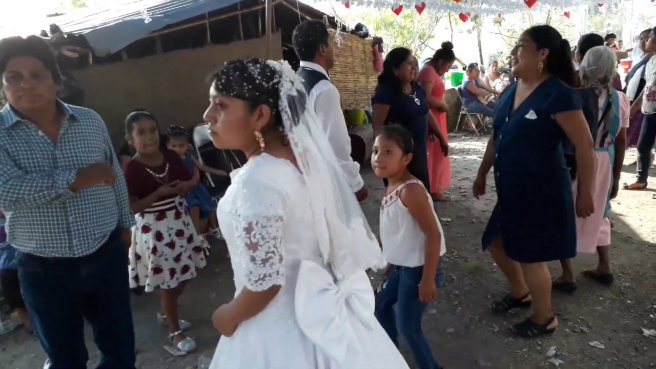 un poquito de la boda alla en el pueblo