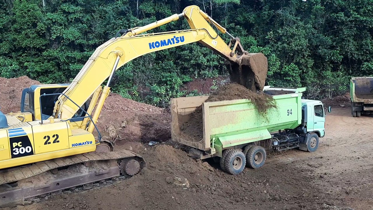Komatsu PC 300-8 Duet dg Hino.