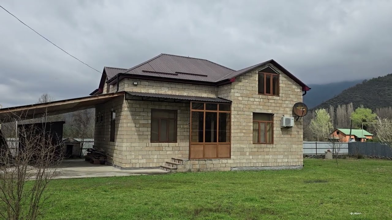 Balakende əşyali heyet evi satilir qiyməti 68.500 manat elaqe 0503693002 0554693002 vatsap var Tural