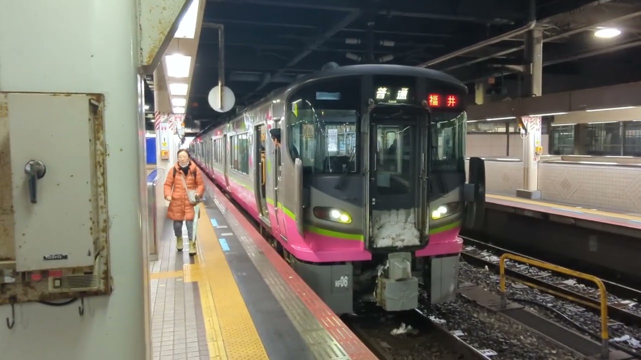 2026年1月24日IRいしかわ鉄道金沢(駅)3番のりば330M普通列車福井行き停車中→発車 ハピラインふくい521系·HF6編成(36)+HF14編成(50)運行330M[普通]普通列車福井行き