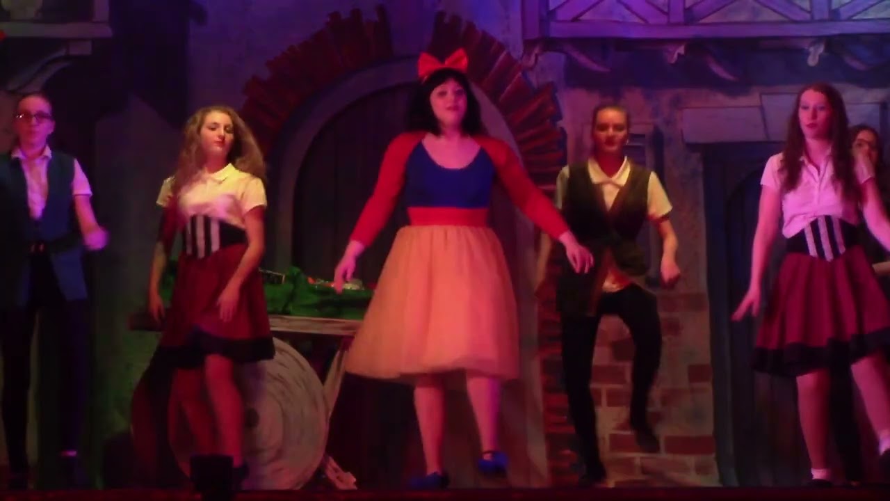 Snow White and the Seven Dwarfs 2018, Opening dance.