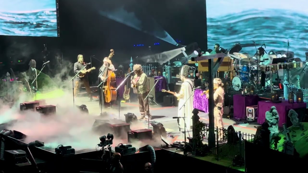 Billy Strings - The Wreck of the Edmund Fitzgerald (Live in Baltimore Halloween 2025)