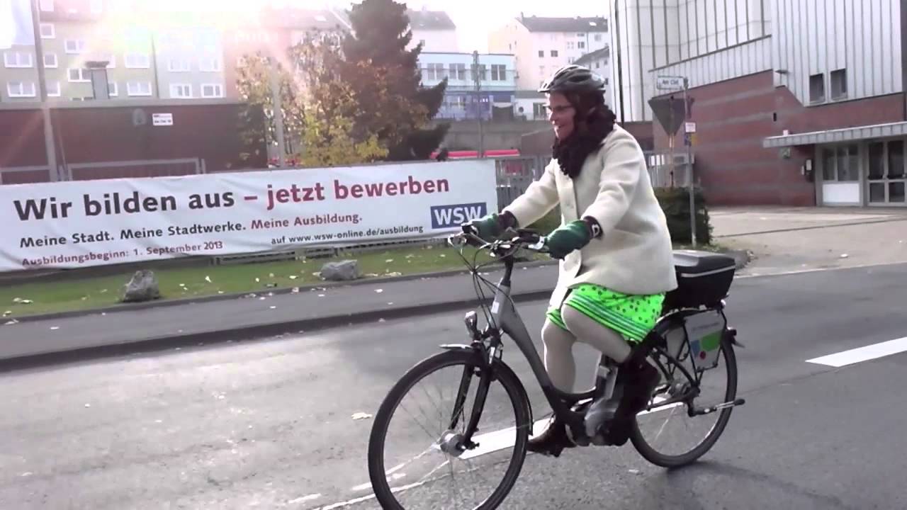 - Frau Dörte fährt E-Bike -
