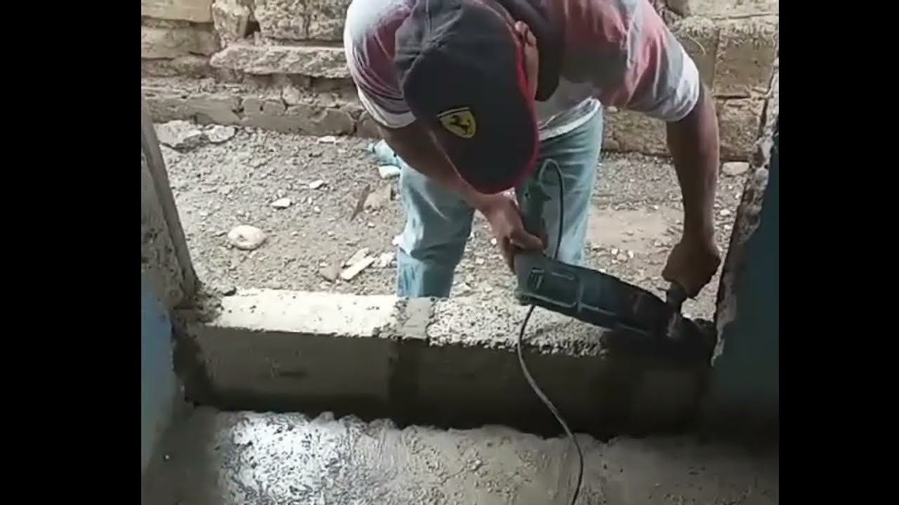 CERRANDO UNA PUERTA