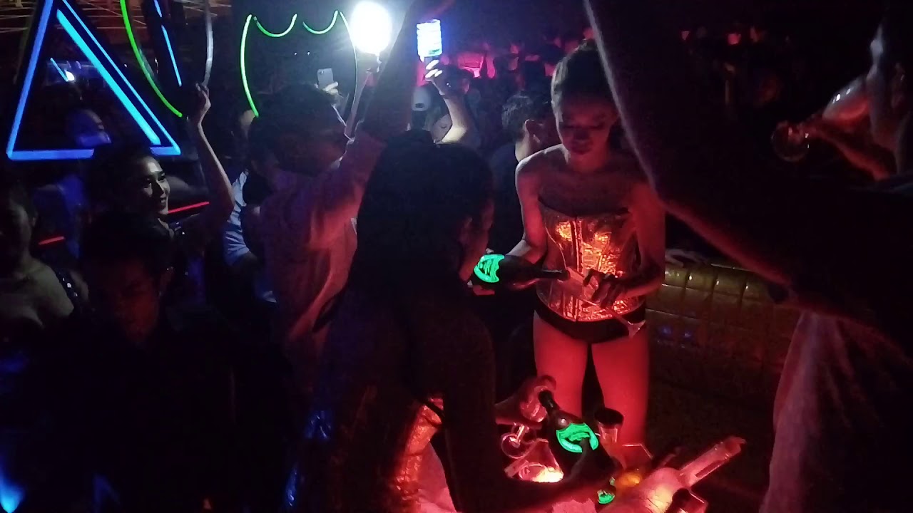 Ai Nightclub 台北夜店 週五週六 超多正妹!!!