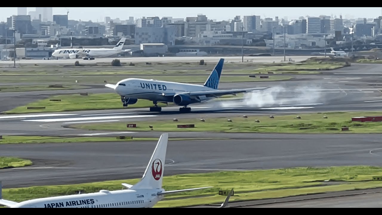 11 landings from Tokyo Haneda's (RJTT) Observation Deck