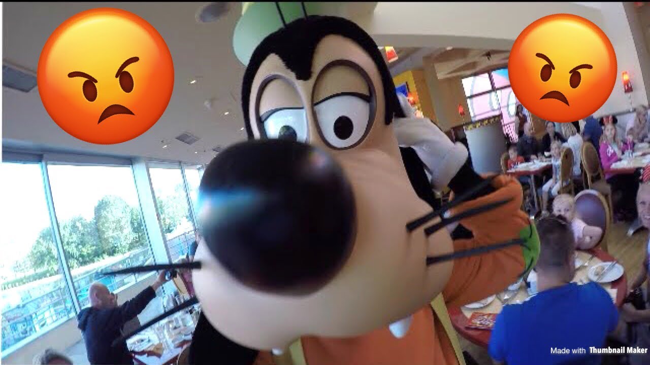 Goofy takes my GoPro in Cafe Mickey Disney