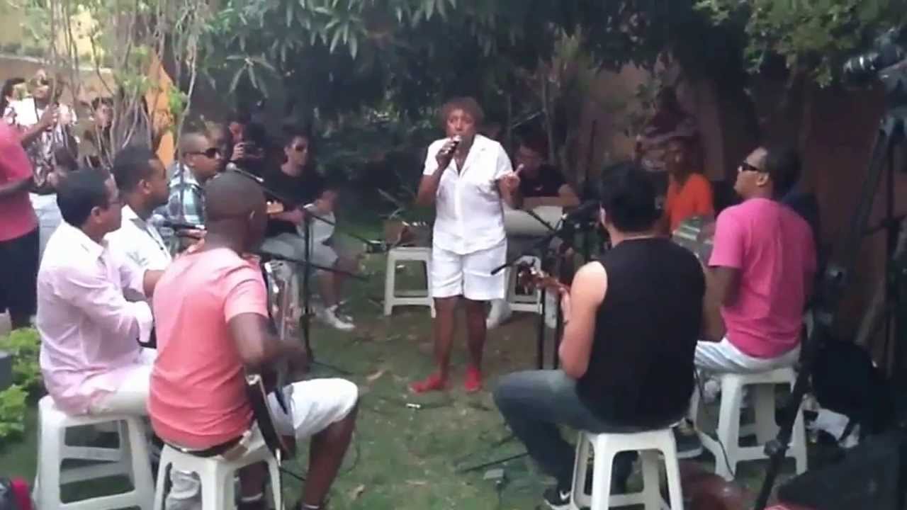 Leci Brandão: 