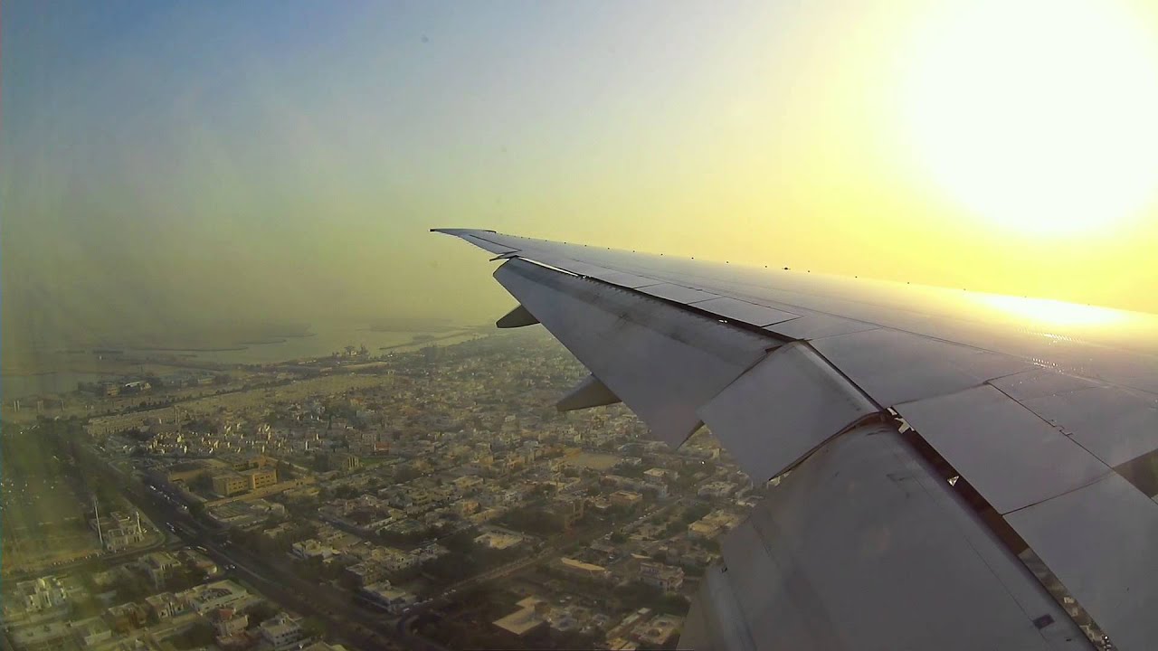 Airport Dubai - Emirates Boeing 777 -300ER   approach and landing Dubai Airport