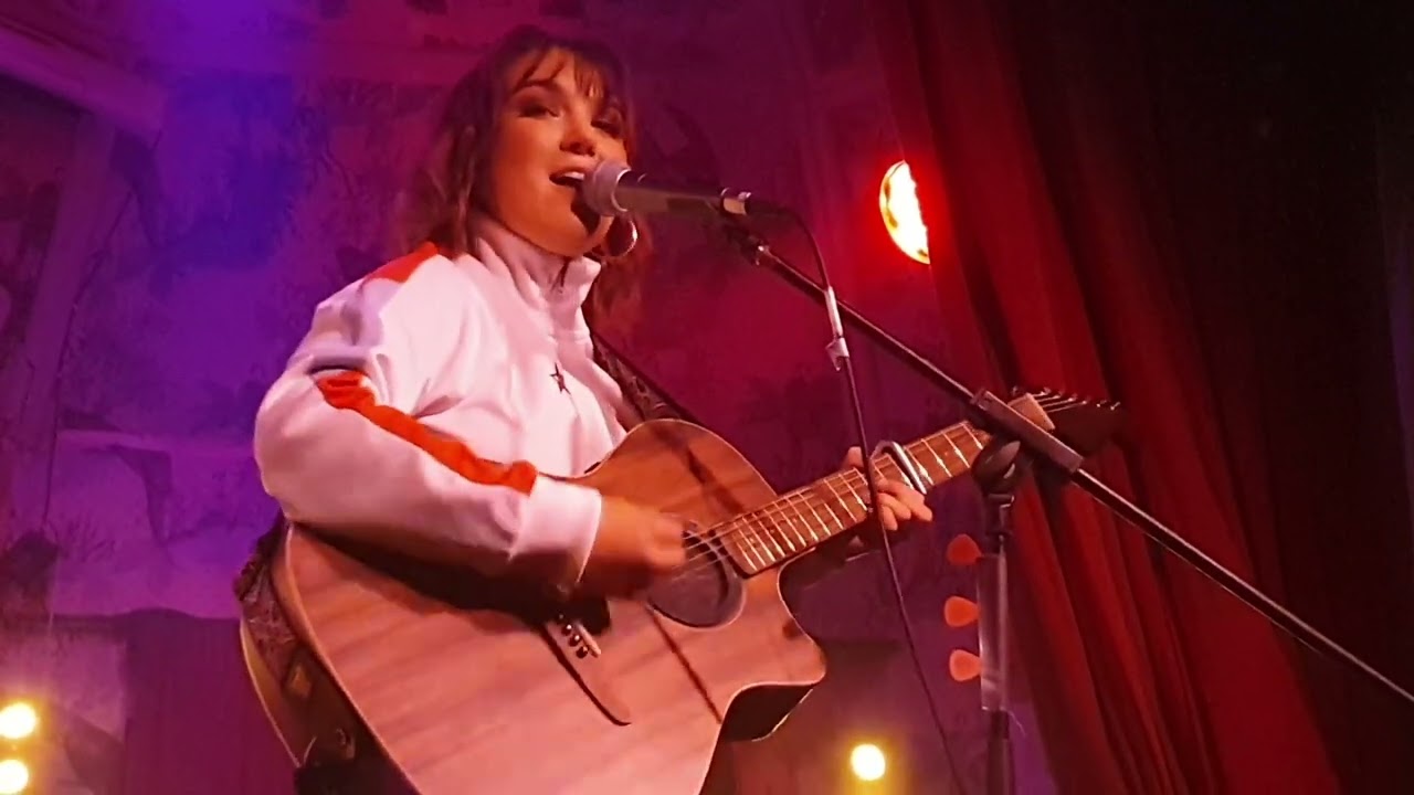 Rianne Downey 'Caledonia ' & 'Country Roads ' at The Deaf Institute 8/4/22