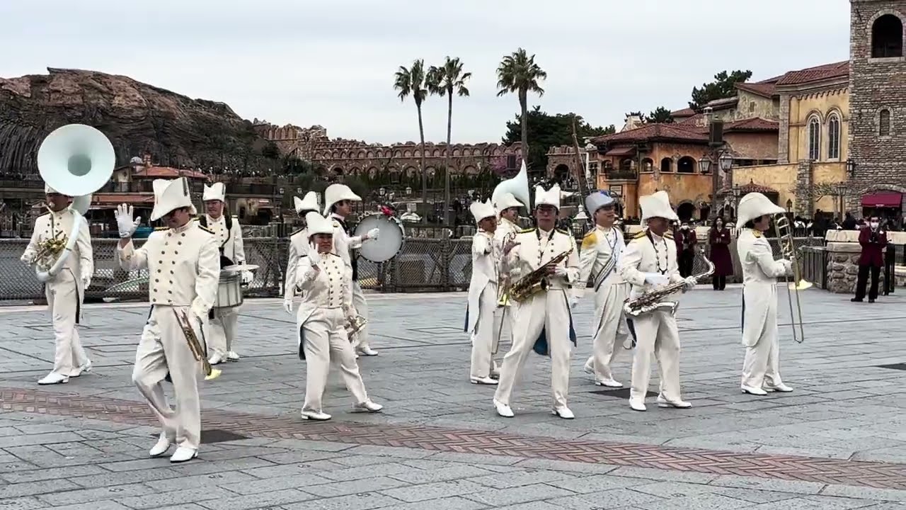 《やっぱり生バンドに限る‼️》大人気のマリタイムバンド‼️カラフルハピネスジャーニーを演奏🎶