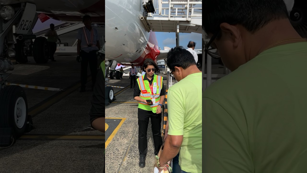Boarding Pass Checking. #airport Airasia #Kolkata Airport