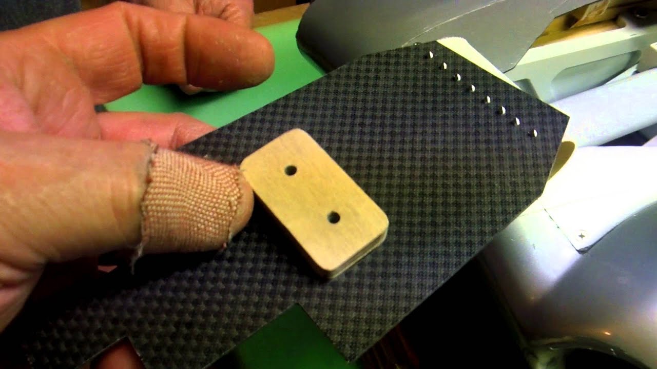 How to mount the CARF Corsair strut doors